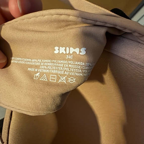 Skims Fits Everybody T-Shirt Bra - Picture 4 of 4